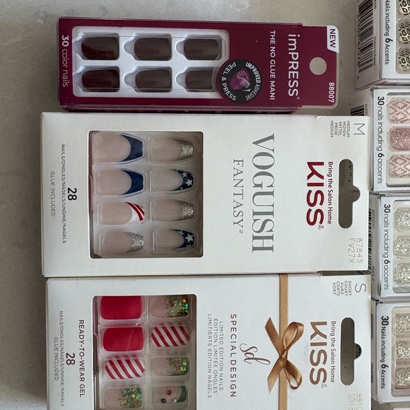 KISS Press-On Nails Set - Assorted Colors and Styles - Picture 3 of 4